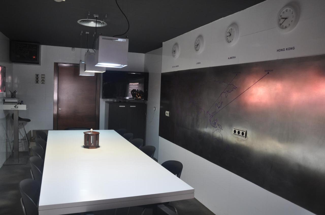 Apartamentos 16:9 Suites Almería Kültér fotó