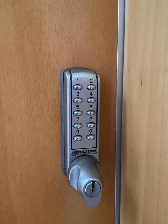 Apartamentos 16:9 Suites Almería Kültér fotó
