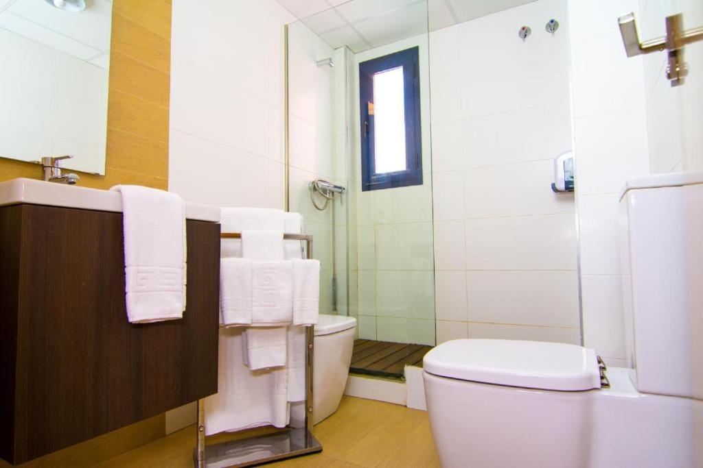 Apartamentos 16:9 Suites Almería Kültér fotó