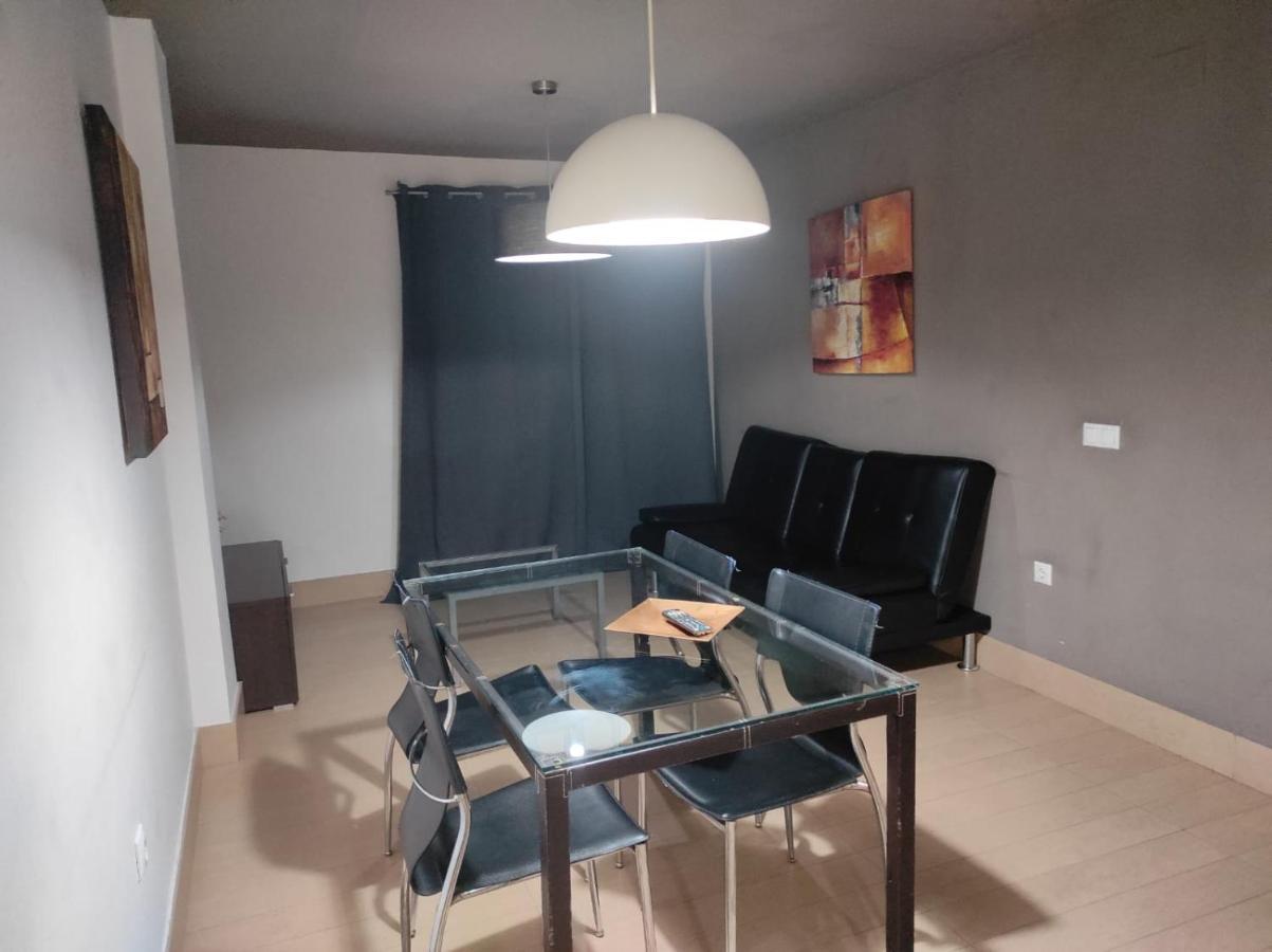 Apartamentos 16:9 Suites Almería Kültér fotó