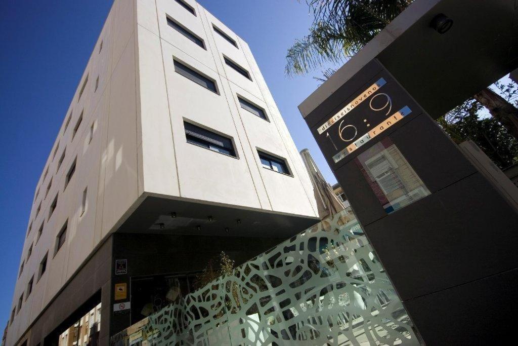 Apartamentos 16:9 Suites Almería Kültér fotó