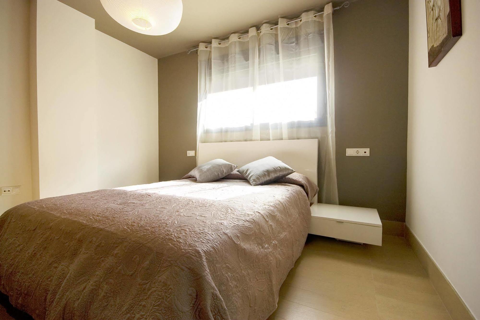 Apartamentos 16:9 Suites Almería Kültér fotó