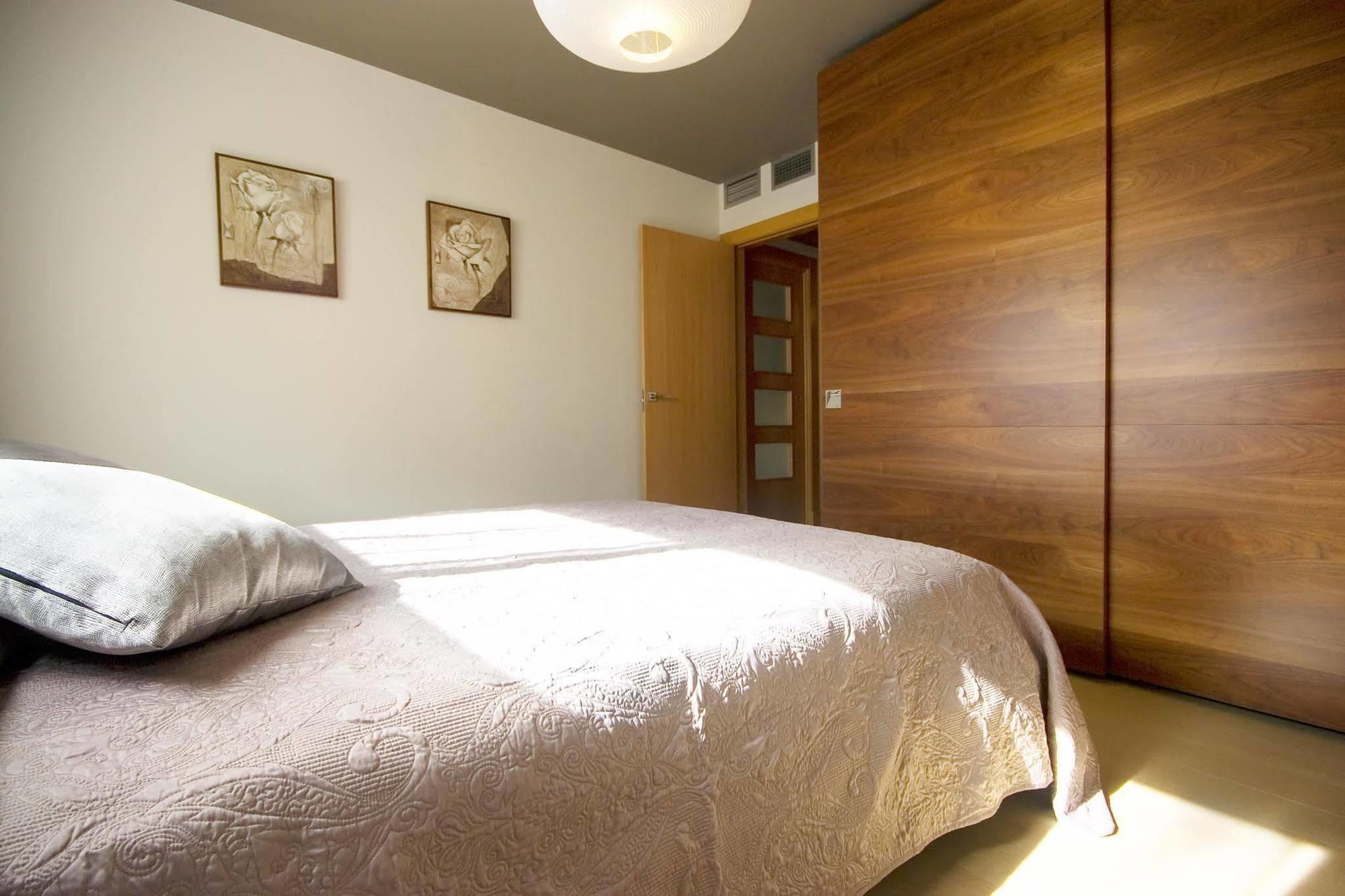 Apartamentos 16:9 Suites Almería Kültér fotó