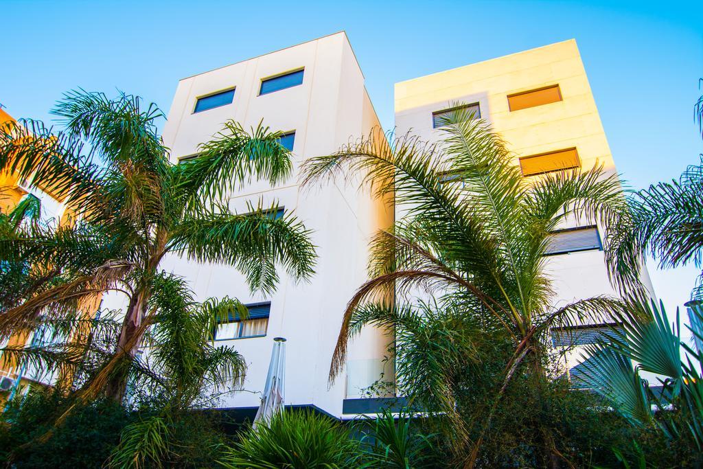 Apartamentos 16:9 Suites Almería Kültér fotó
